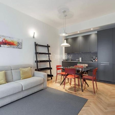 Milano: Incantevole Appartamento In Pieno Centro - Fancy Yellow Apartments Eksteriør billede